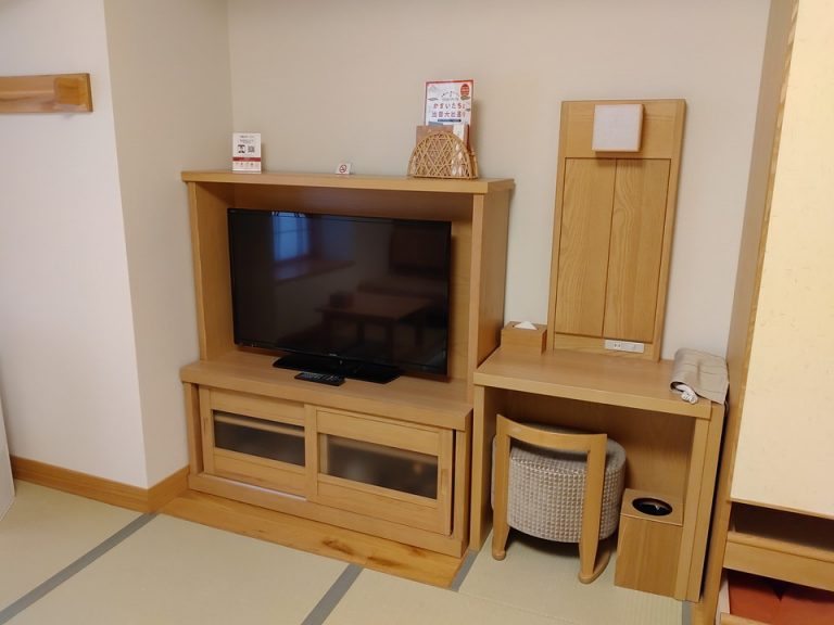 ベッド方向からTV2