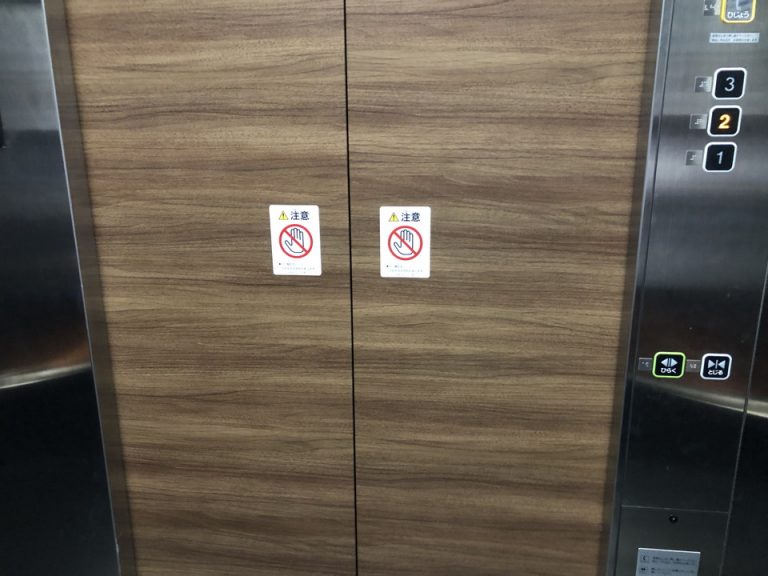 エレベーター中