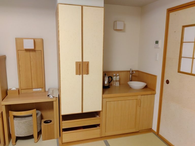 クローゼット外観 閉じた状態2