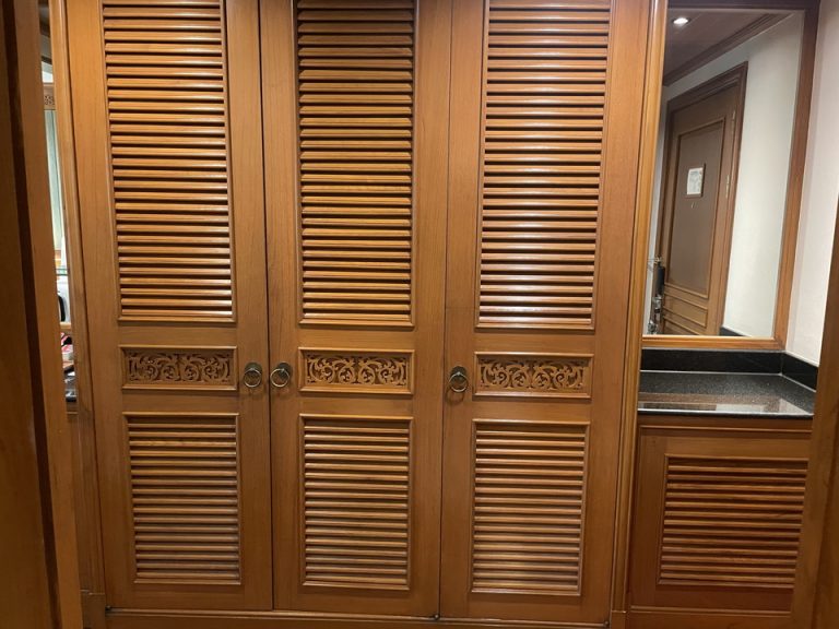 クローゼット外観(閉じた状態)