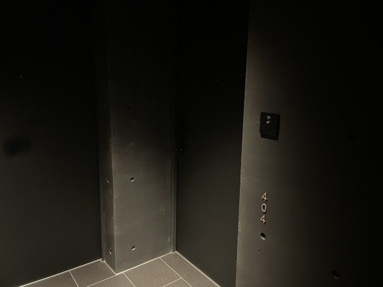 客室入口外観ドア