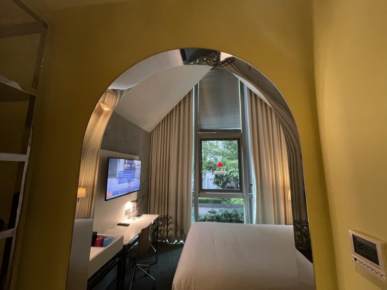 入口から部屋全体