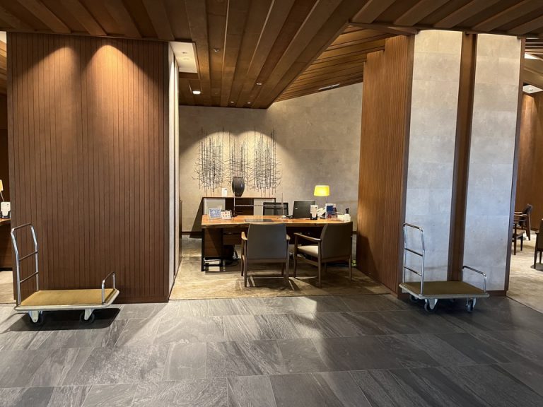 フロントカウンター