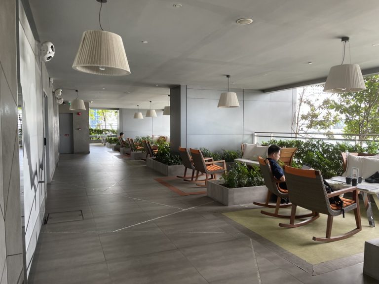 プールサイドスペース