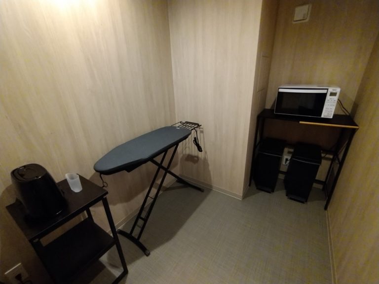 2階アイロン、アイロン台、電子レンジ