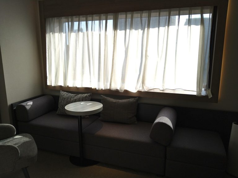 客室窓