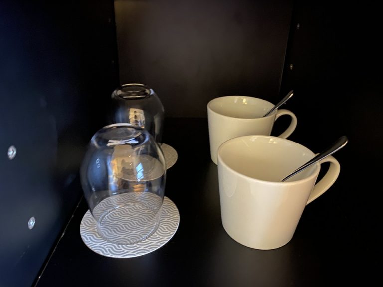 コーヒーカップやグラス