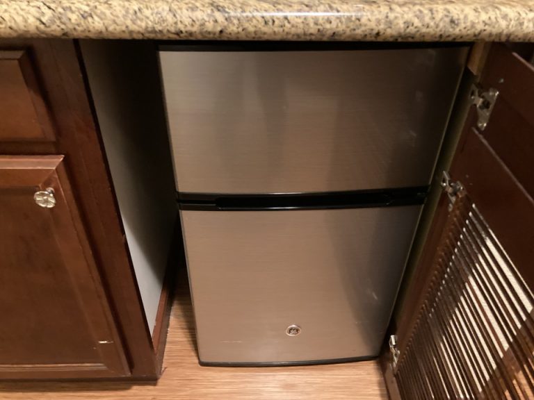 冷蔵庫閉じた状態