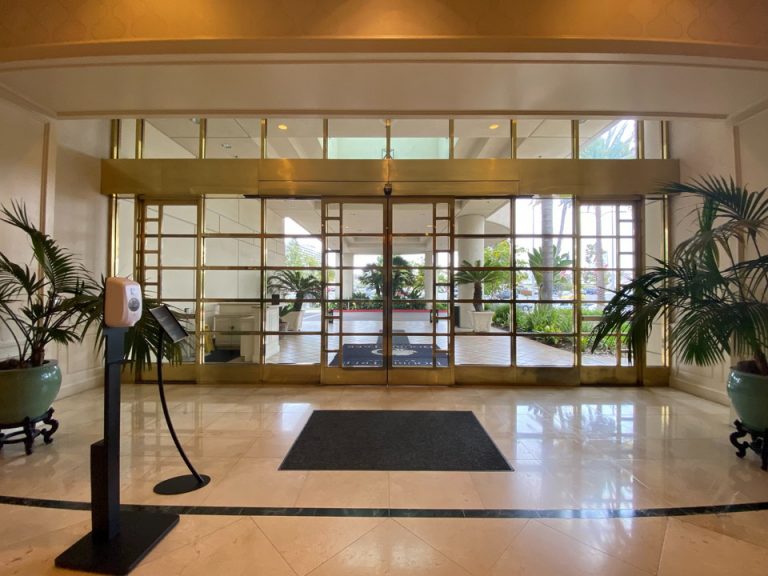 エントランス内側から