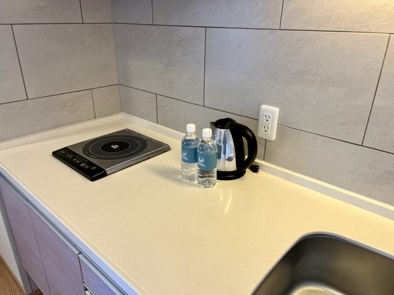 0CDA33F9-2B7E-4F99-888B-17D849BB0BE4_1_201_a