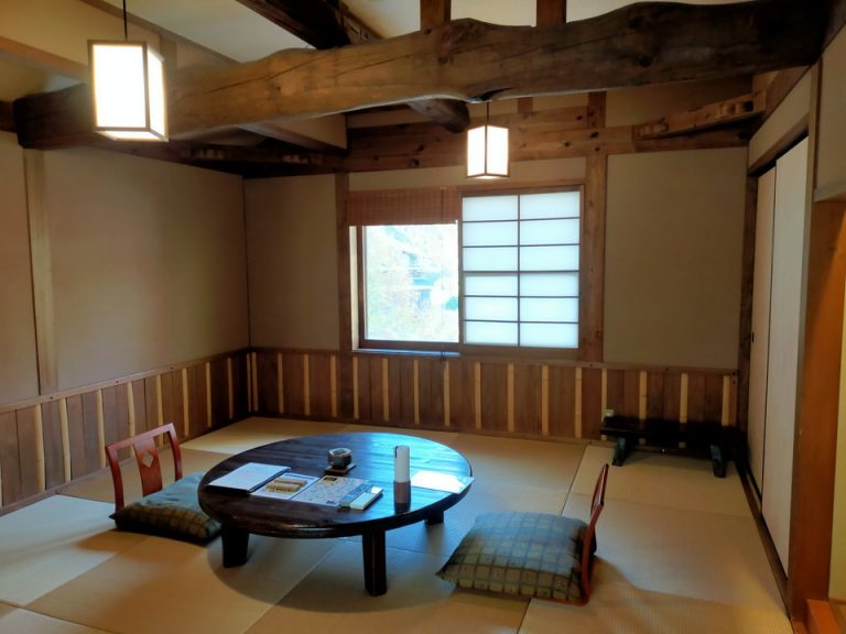 客室全体(入口方向)(1)