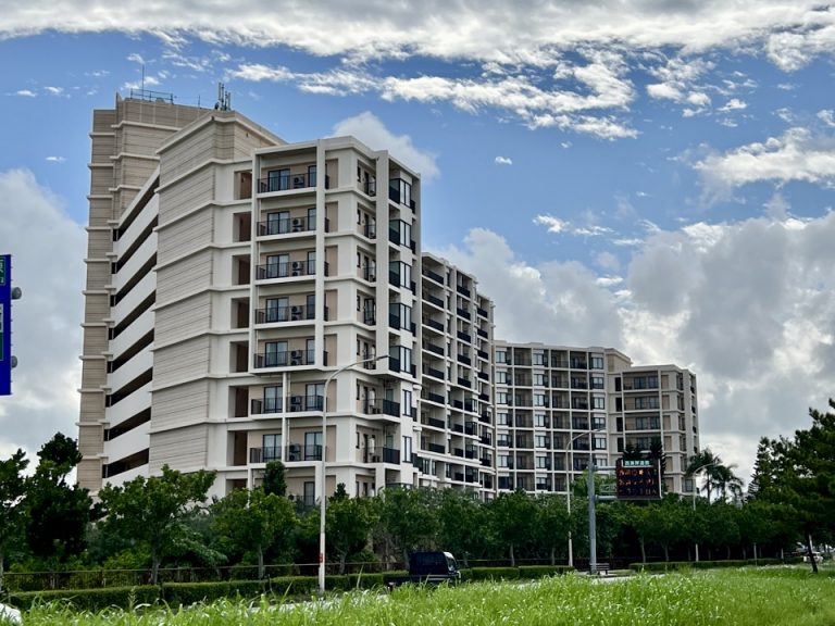 154E4AB7-388A-4BDC-AC6B-2CD640C79A10_1_201_a