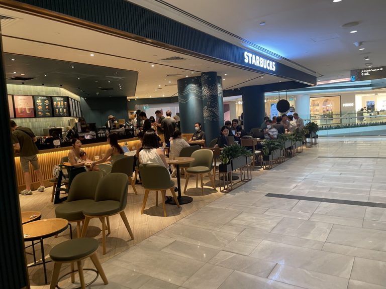 モール内スタバ