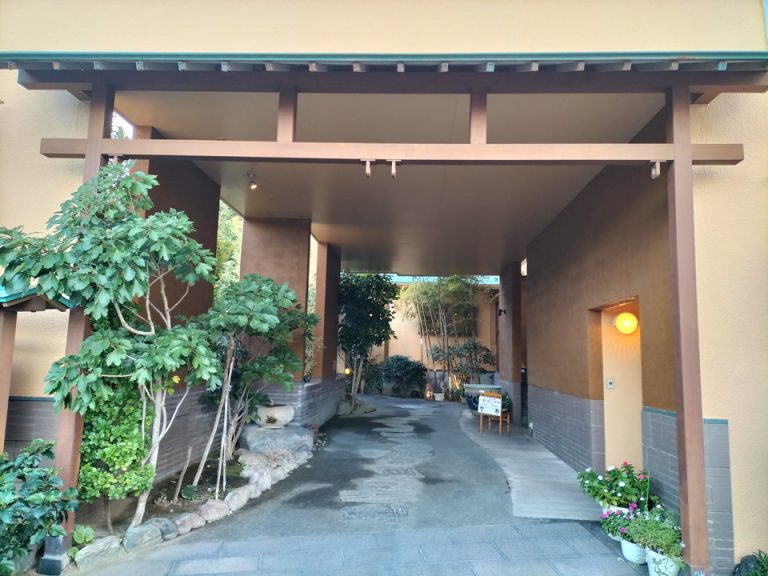エントランス外観 (1)