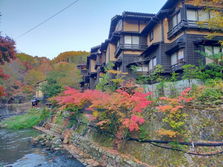街の様子 冬場はライトアップされる