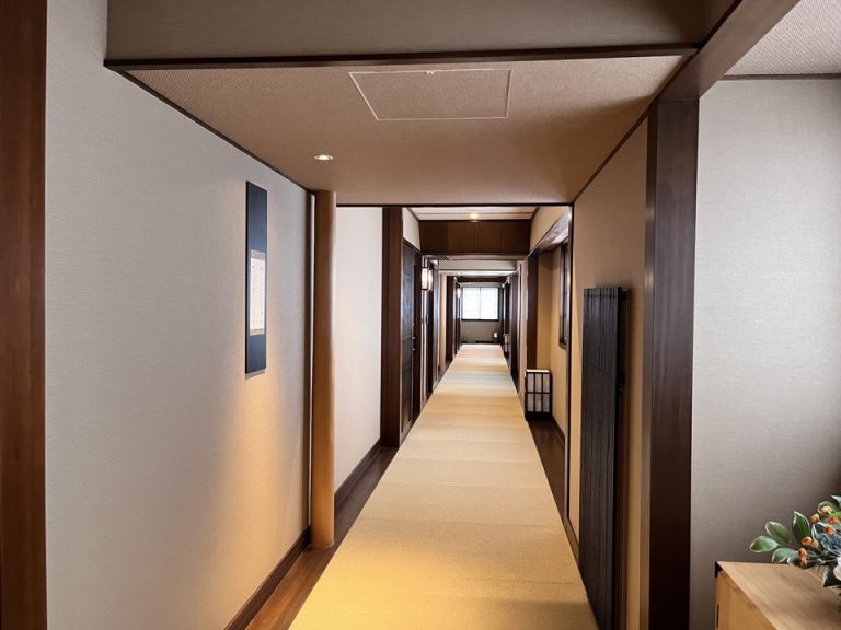 客室階廊下全体2