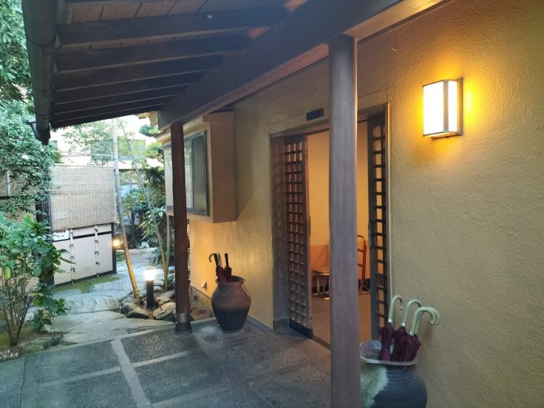 エントランス外観 (2)