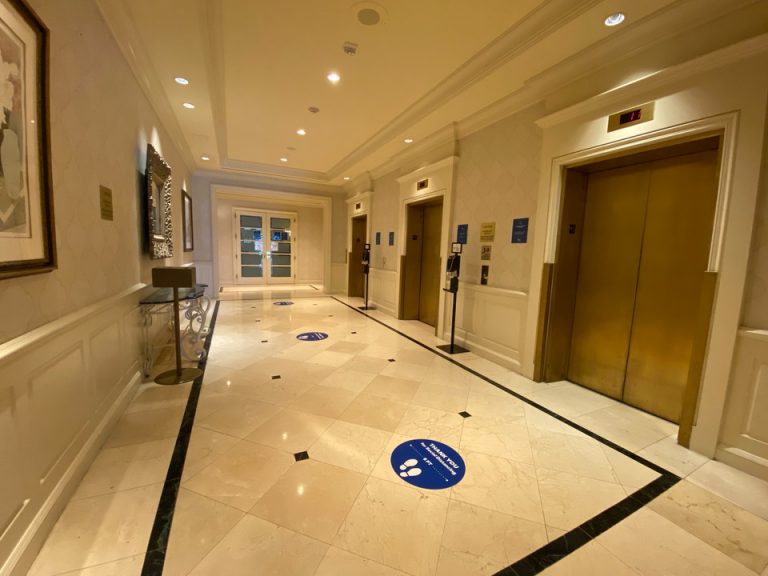 エレベーターホール(1)