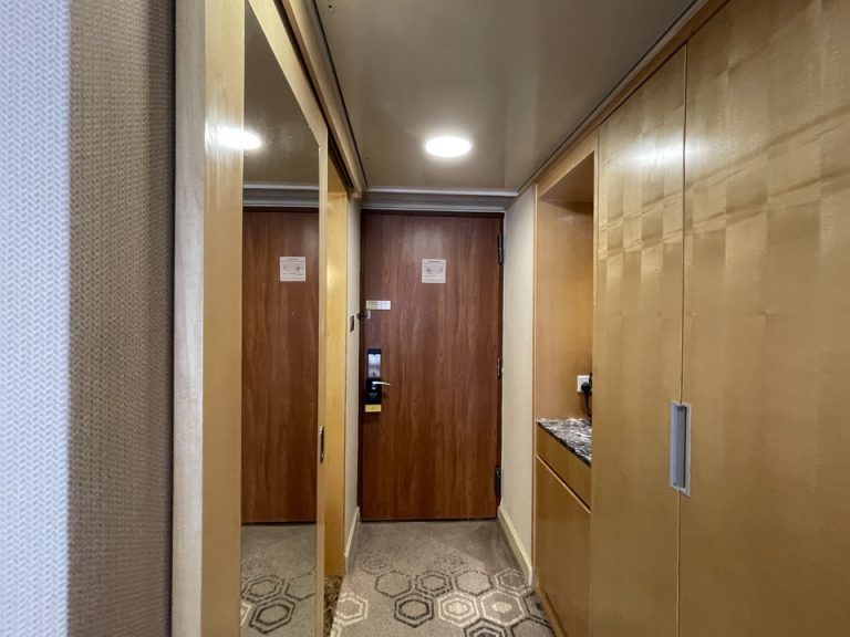 部屋から入り口