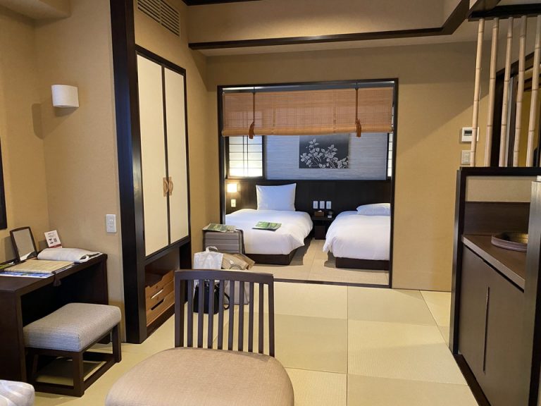 客室全体窓口方向1