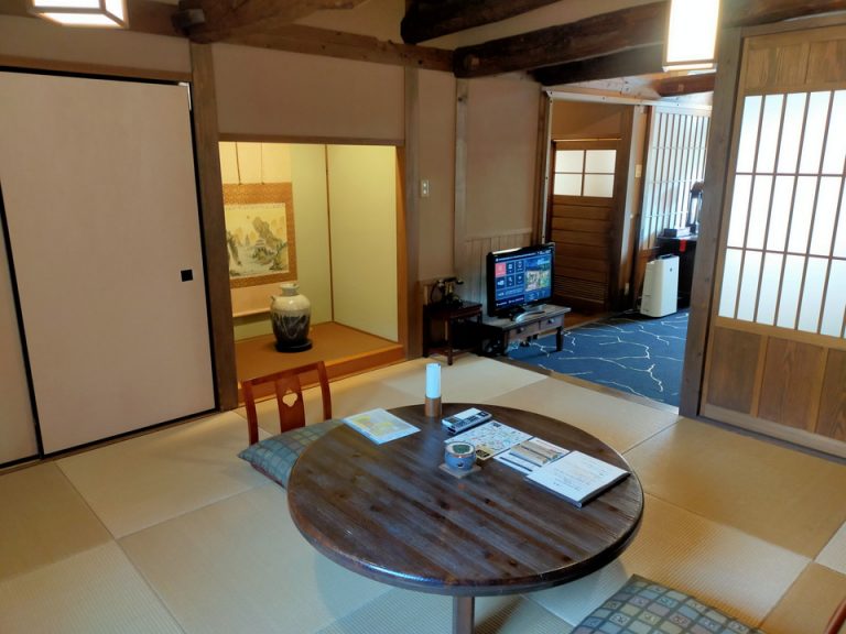 客室全体(窓際方向)(2)