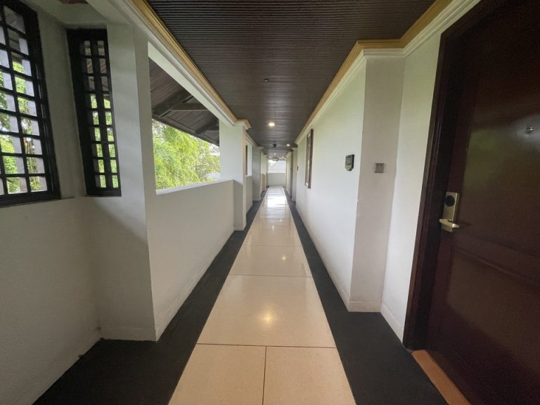 客室前の廊下(1)