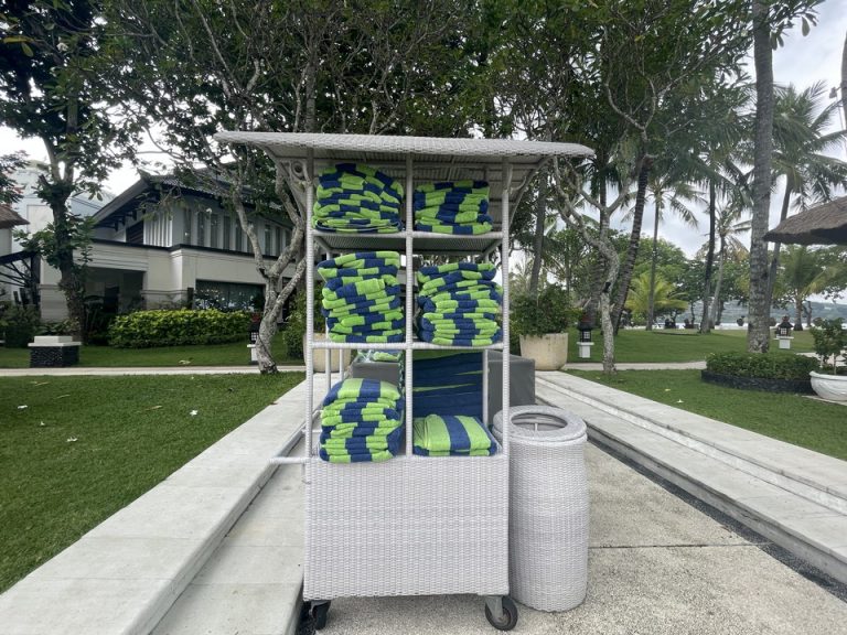 プールサイド タオル