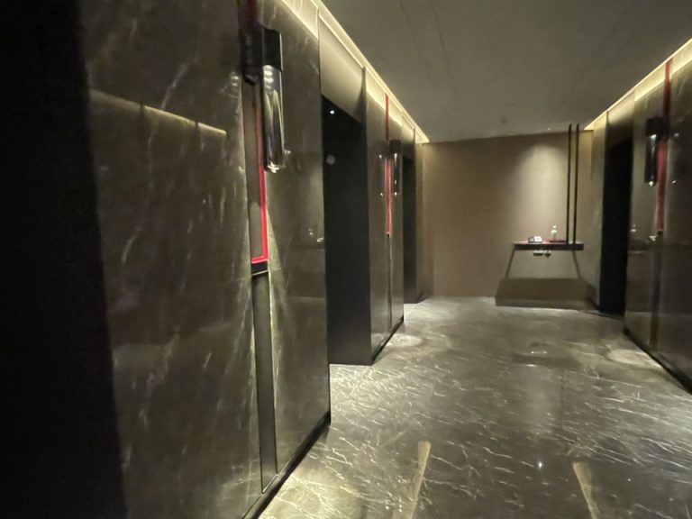 客室階エレベーターホール