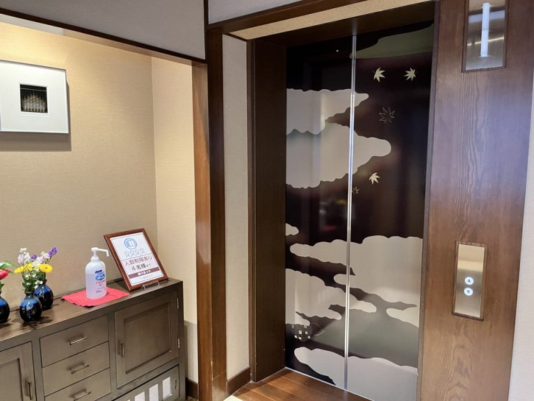 エレベーターホール客室階1