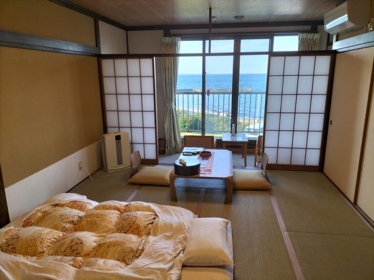 客室全体窓側方向 (4)