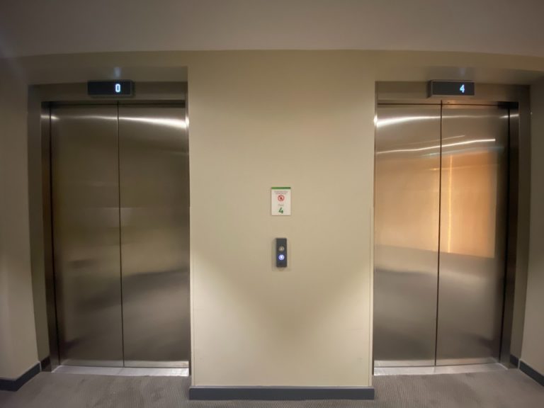 エレベーター外観