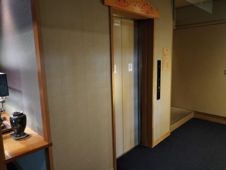 エレベーターフロント階 (2)