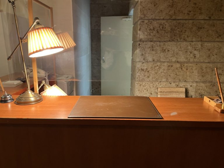 フロントデスク