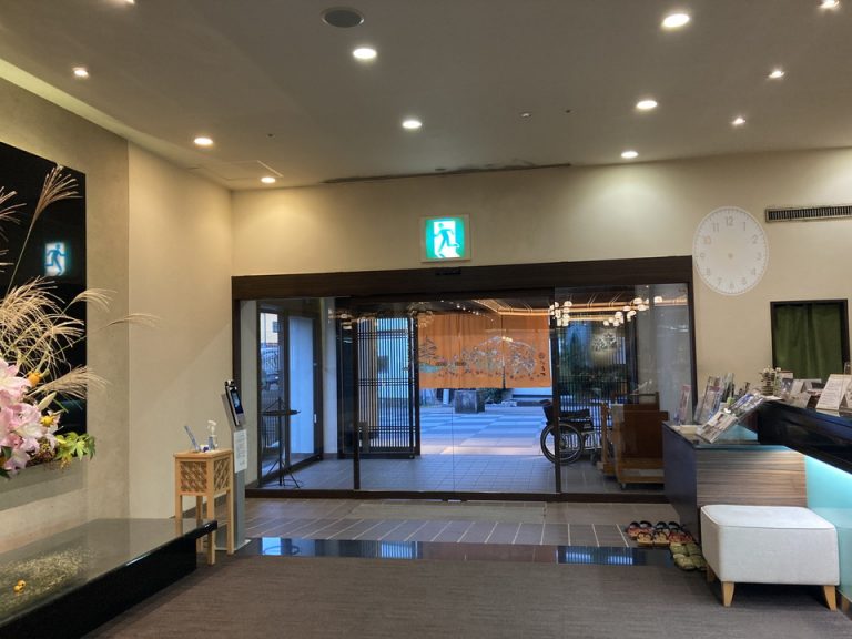 エントランス内観