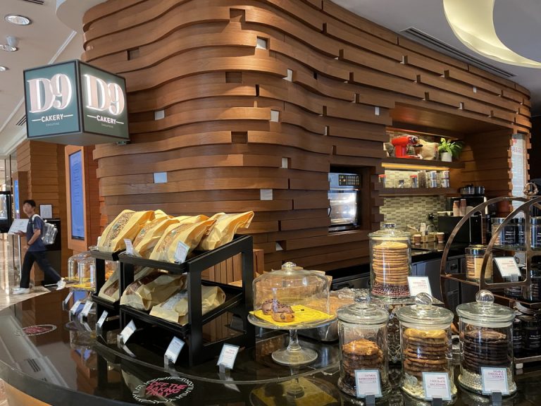 パンやケーキなどのカフェ