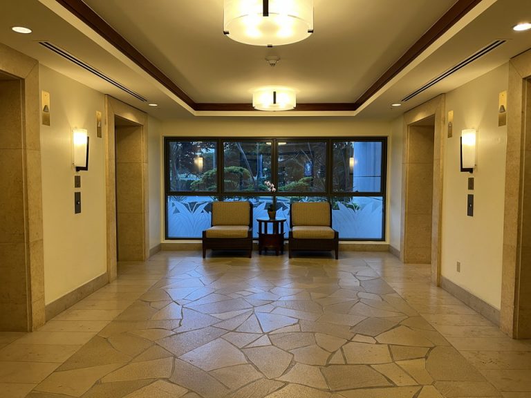 エレベーターホールフロント階