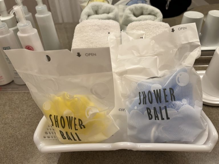 ボディースポンジ、コットン、歯ブラシ等がありました。