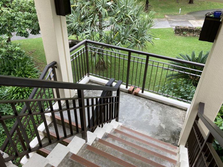 エレベーターはなく、階段で移動します