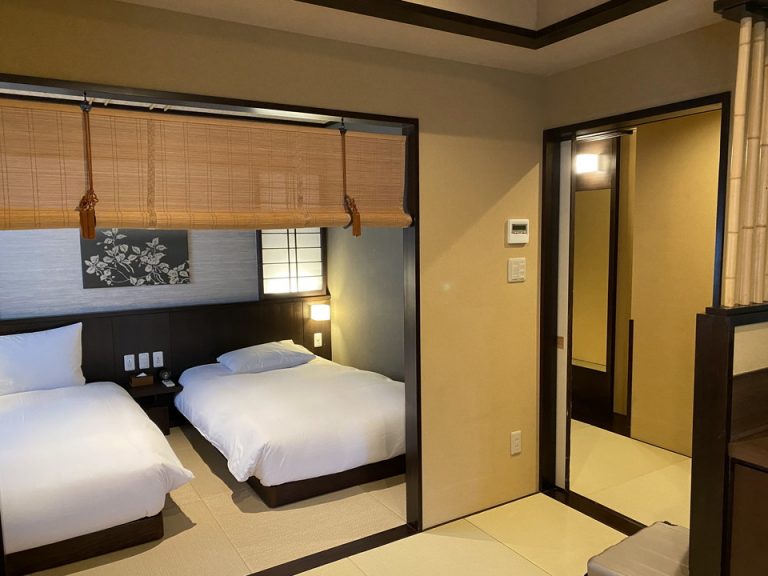 客室全体窓口方向2