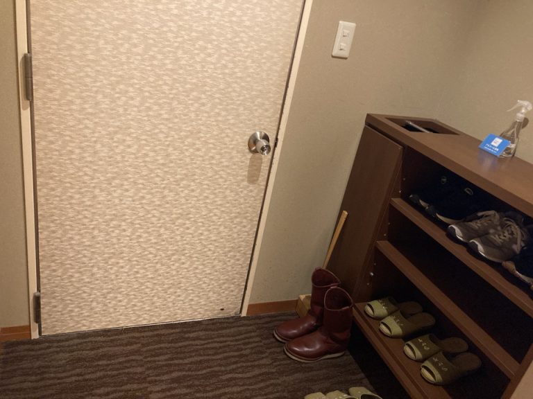 客室入口内観ドア