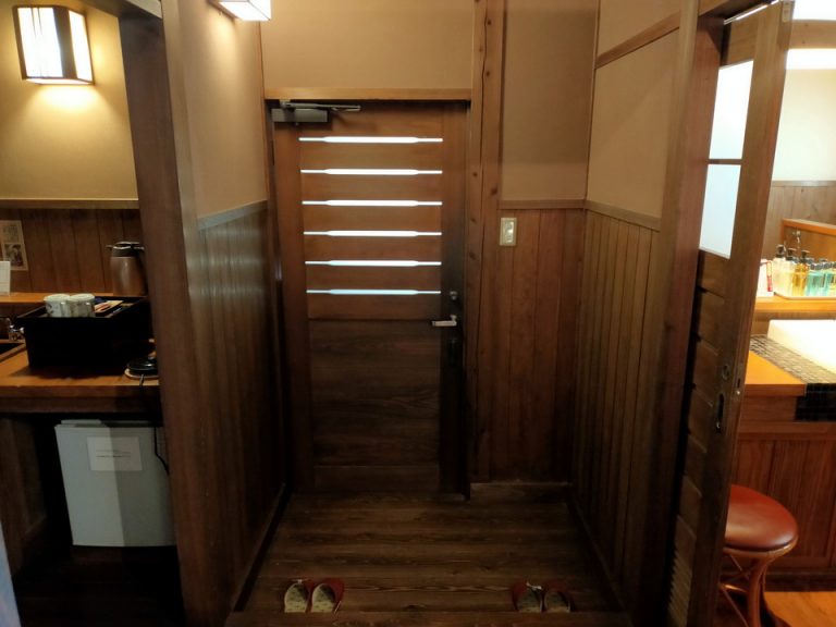 客室入口内観ドア