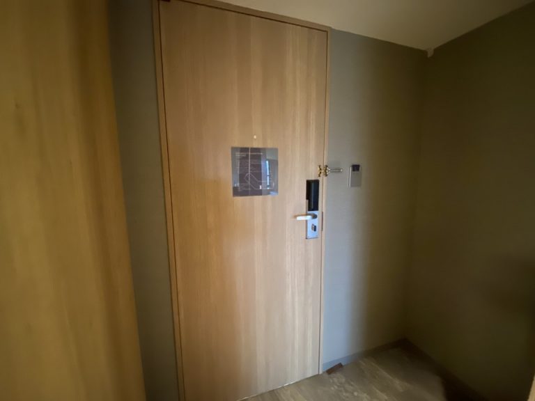 客室入口内観ドア