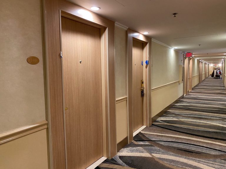 客室廊下入り口付近