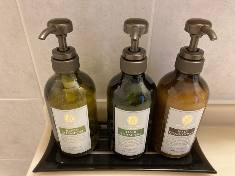 備え付けアメニティ。必要最低限といった感じです