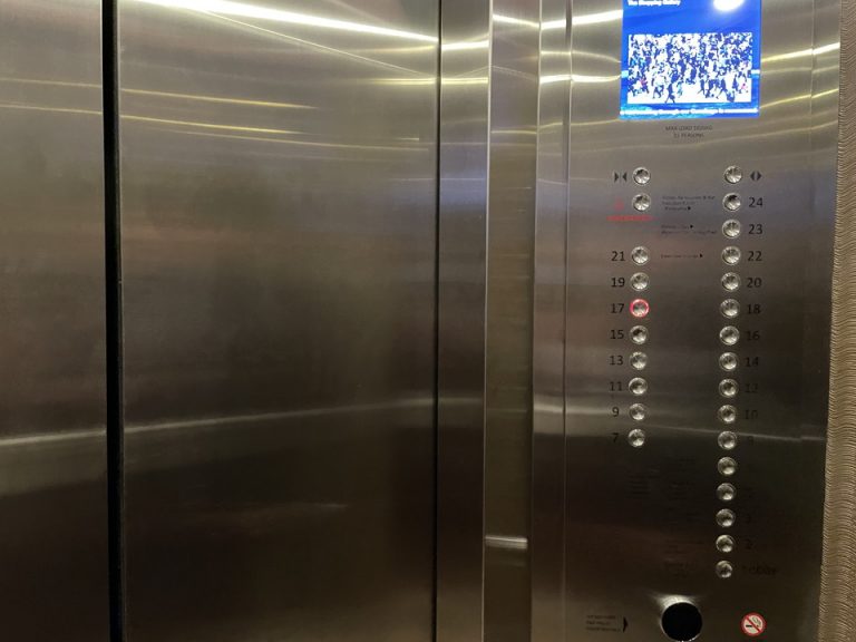 エレベーターボタン