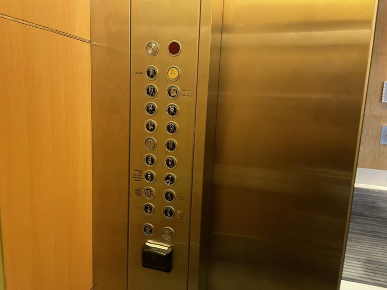 エレベーターボタン