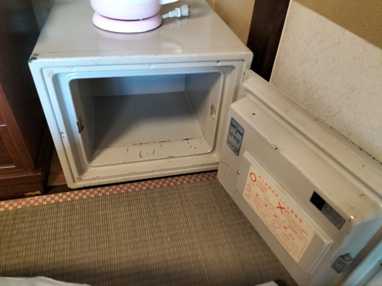 セーフティーボックス(開けた状態) (1)