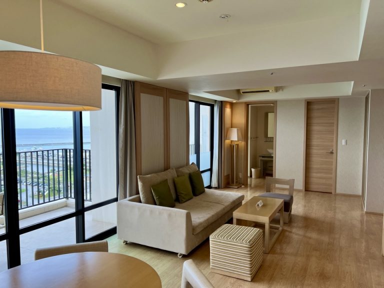 BB1B18CE-4012-4CA2-8A55-80B81990B321_1_201_a