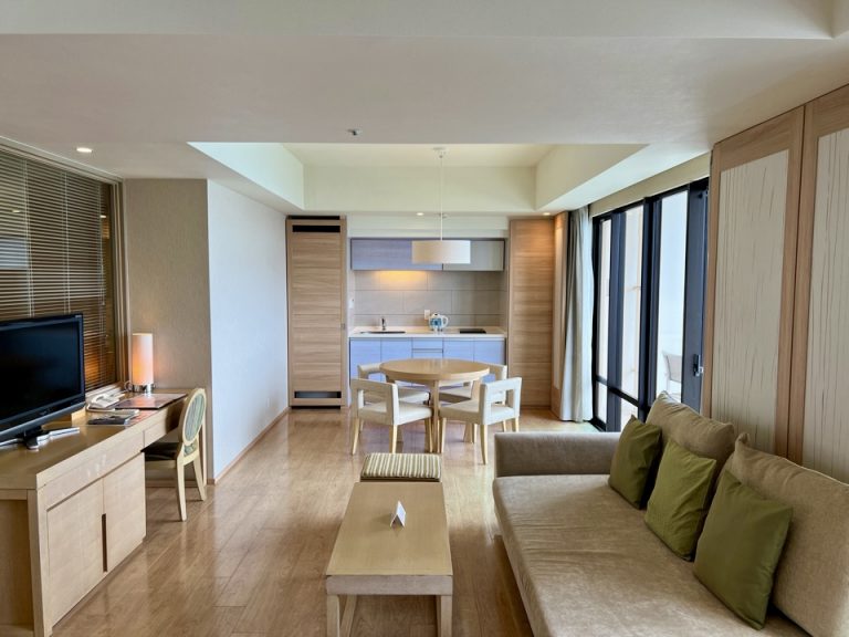 FDCDD5A8-6733-482B-BCC7-E15B521C31B8_1_201_a