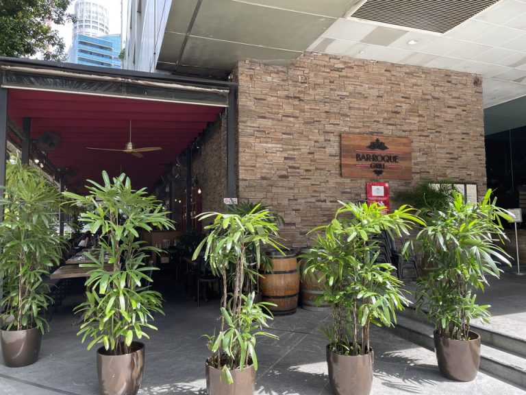 ホテルに隣接するレストラン